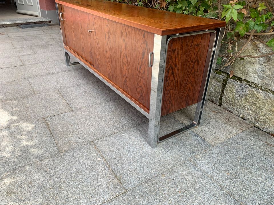 1970er Rosewood Palisander Sideboard mit Chromstahlgestell in Stuttgart