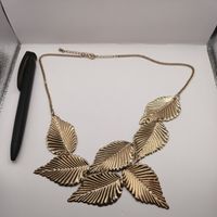 Halskette mit Blätter Elementen Modeschmuck goldfarbe. Essen - Essen-Ruhrhalbinsel Vorschau