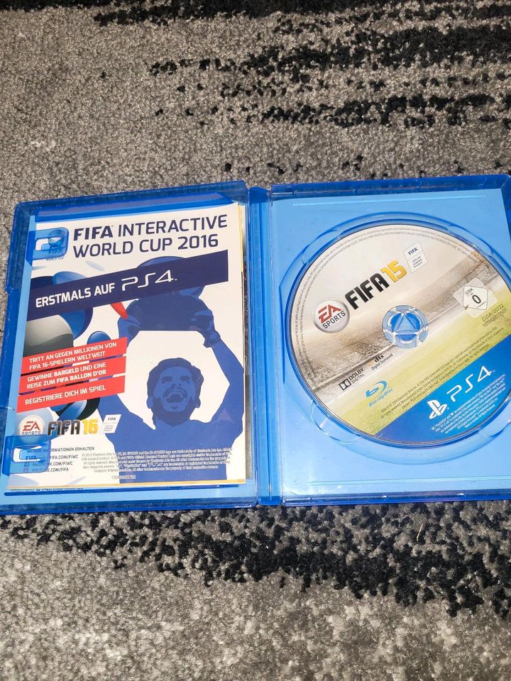 Playstation 4/ PS 4 Spiel FIFA 15 in Holzminden