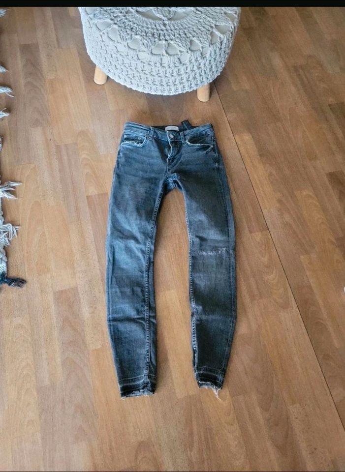 Zara Jeans grau gr s in Bad Salzdetfurth