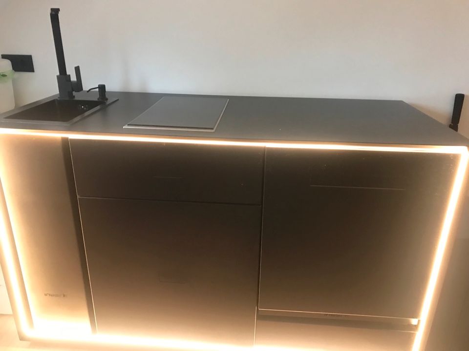 Schwarze Stahl Design Küche für Single Haushalt/Büro in Mönchengladbach
