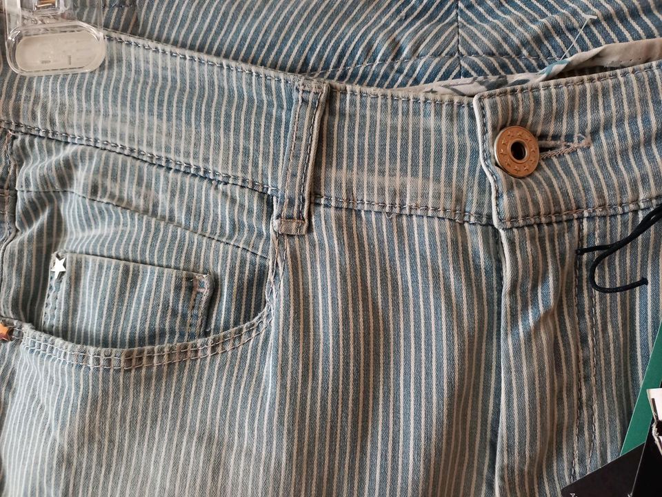 Atelier Gardeur ZURI Slim Wash Out Jeans gestreift Größe 36 in Regensburg