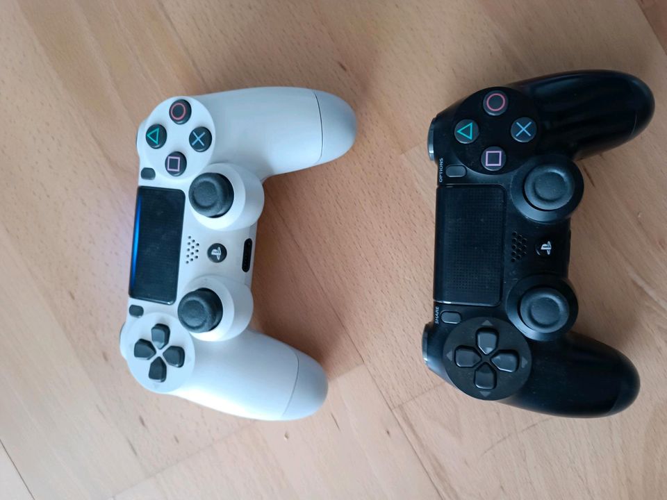 PS4 500GB Speicher zwei Controller und mehrere Spiele in Frankfurt am Main