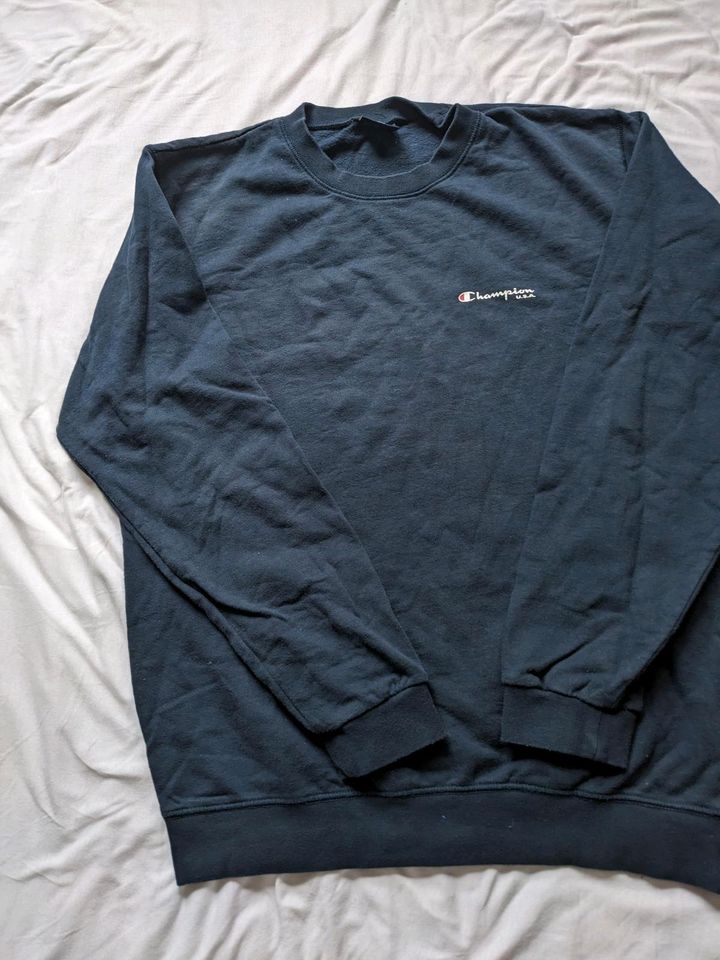 Champion Authentic Athletic Sweatshirt, dunkelblau Gr. XL in Frankfurt am Main