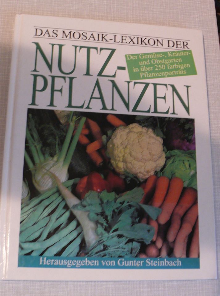 Garten-Buch: „Lexikon der Nutzpflanzen von Gunter Steinbach“ in Bad Hersfeld