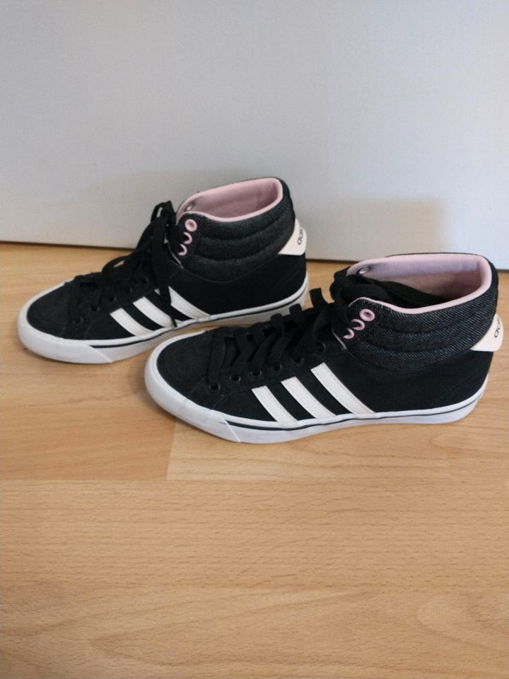 Adidas Sneaker schwarz/Jeans/rosa Gr. 36 neu in Braunschweig