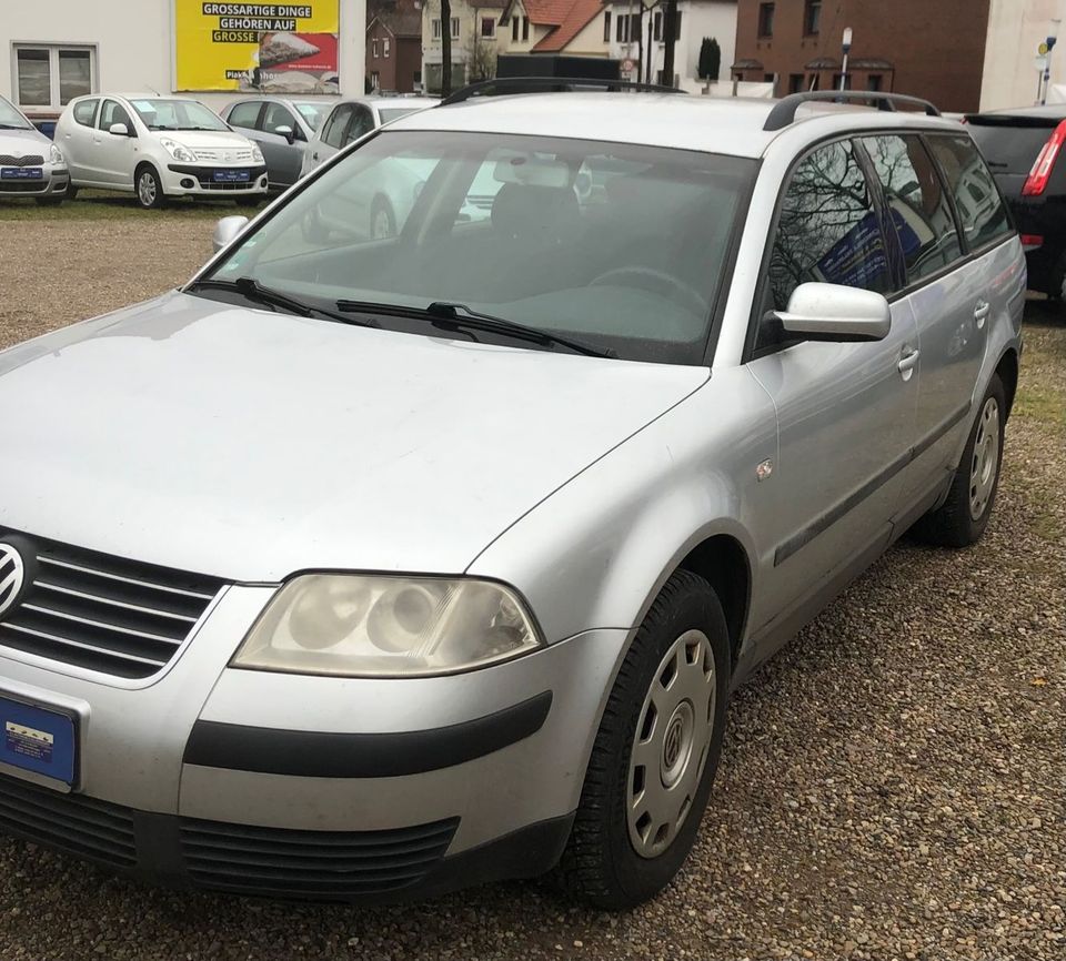 Volkswagen Passat Variant 1.6L Benzin / TÜV+AU NEU / Klima in Delmenhorst