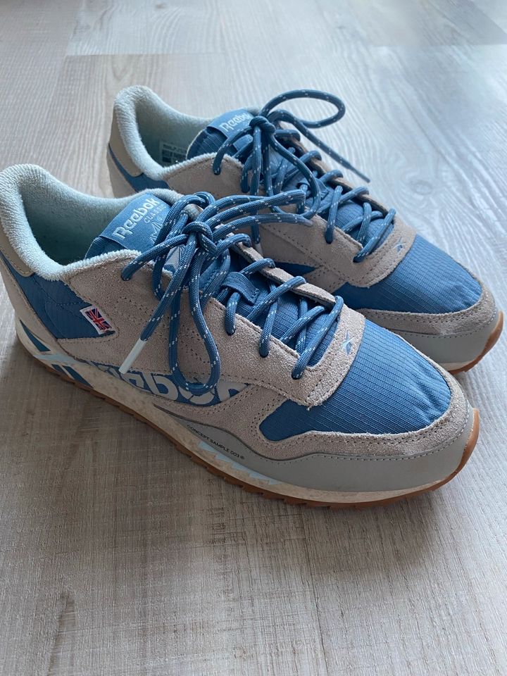 Neuwertiger Reebok Sneaker, grau-beige / blau, 39 in Leverkusen