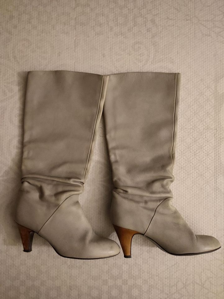 Zara Echtleder Stiefel High Heels taupe grau Gr. 39 in Frankfurt am Main