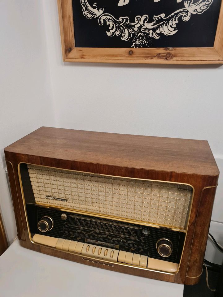 Radio Grundig Type 5060 a , jahr 1957 ? alt ,rhörenradio in Nürnberg (Mittelfr)