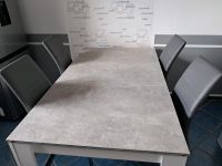 Ein Tisch mit 4 Stühlen. Nordrhein-Westfalen - Castrop-Rauxel Vorschau