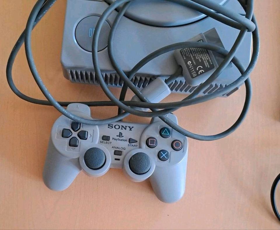 Sony  PlayStation one + 7 Spiele in Adelschlag