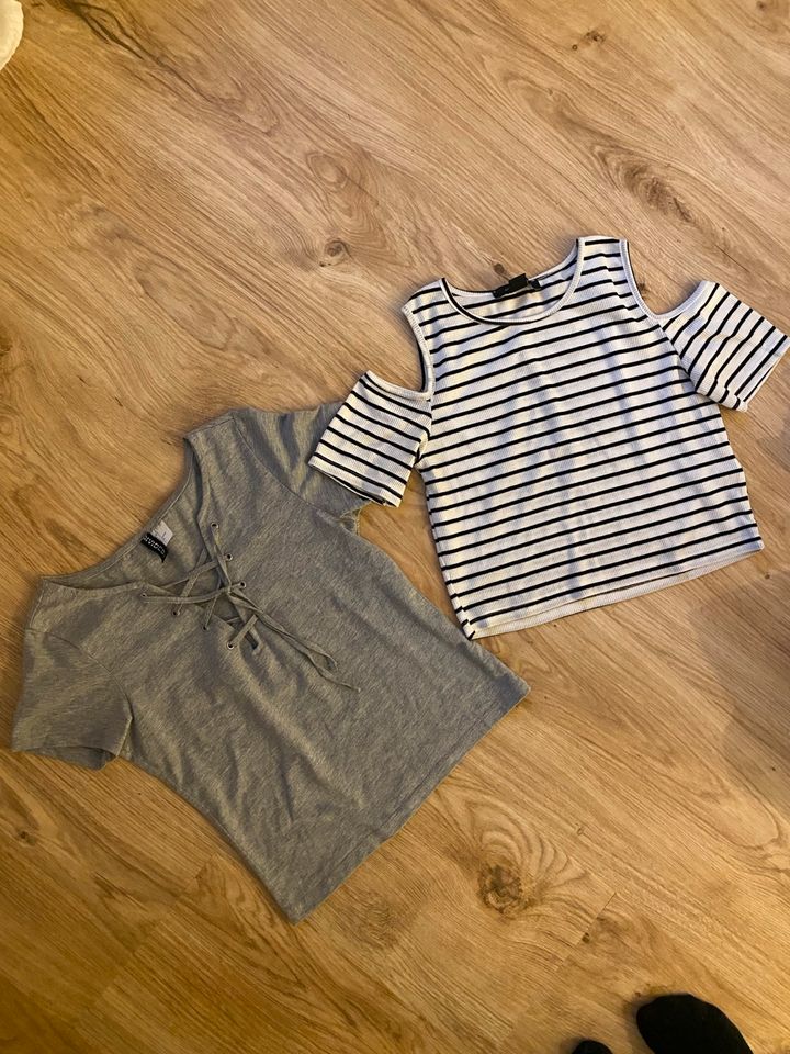 Cropped T-Shirts cut-outs H&M Primark S/36 grau gestreift weiß in Offenburg