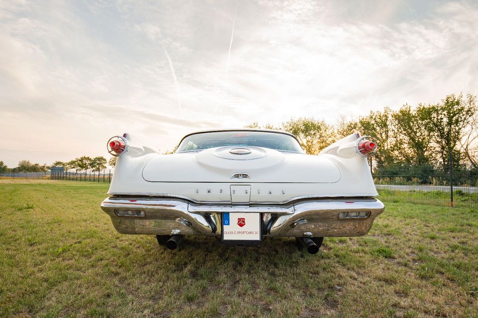 Chrysler Imperial Crown Sedan 4D Hardtop - Oldtimer in Beilrode