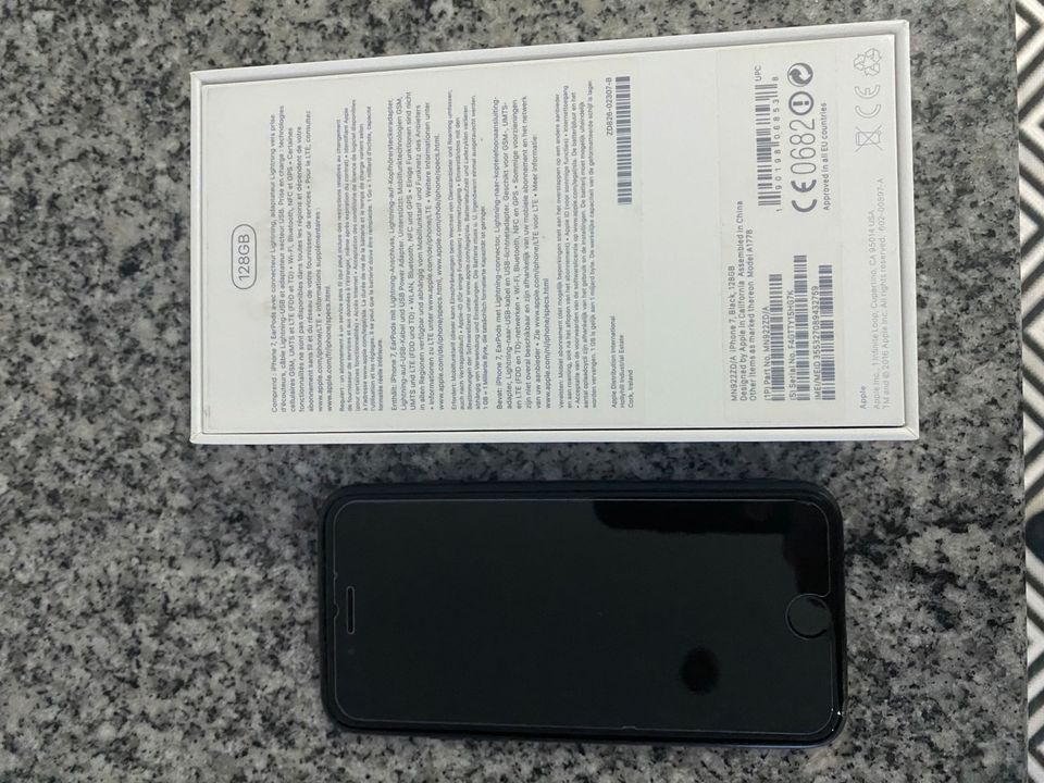 iPhone 7 128 GB Schwarz Matt in Duisburg