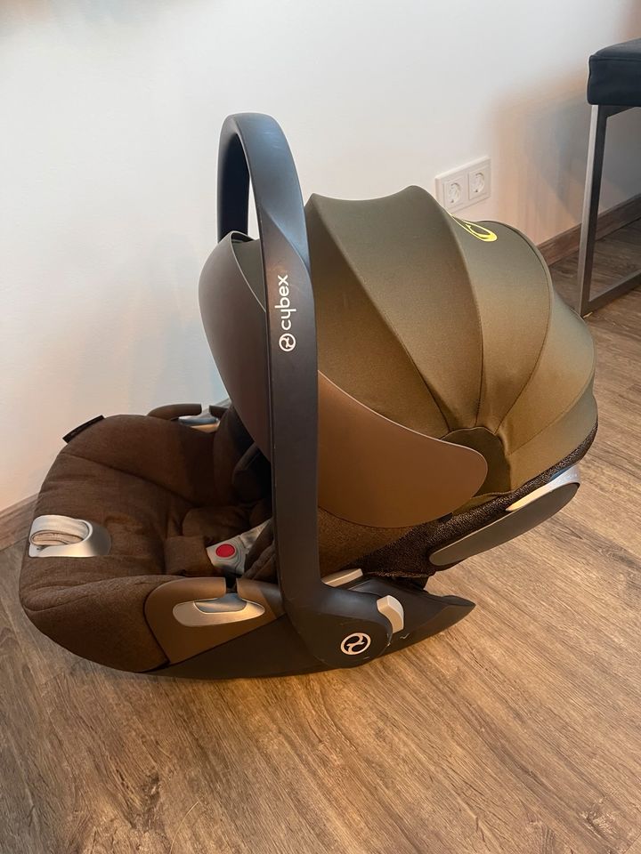 Cybex Cloud Z i-Size Plus khaki green Babyschale in Schöllkrippen