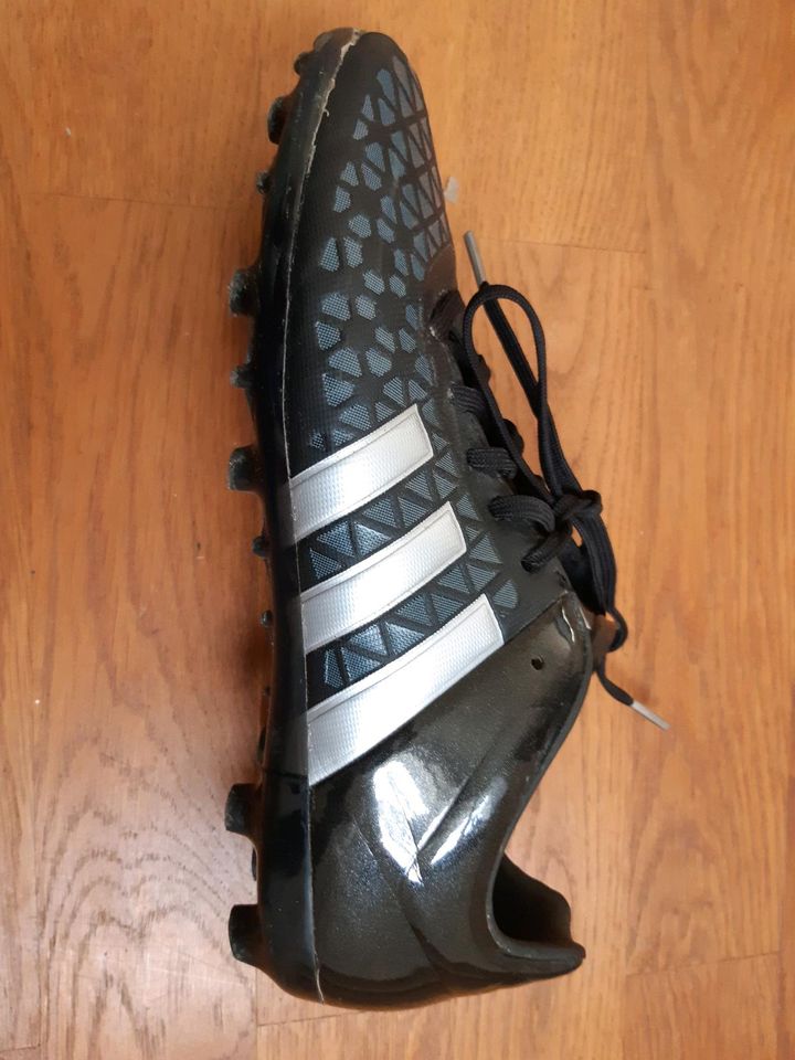 Adidas Fussballschuhe 38 2/3 in Nürnberg (Mittelfr)