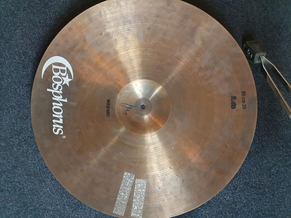 Drum Hocker Teppich Cymbals , Becken und Stative Galgenständer in Frankfurt am Main