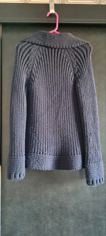 Warme Strickjacke von Mango in Lich