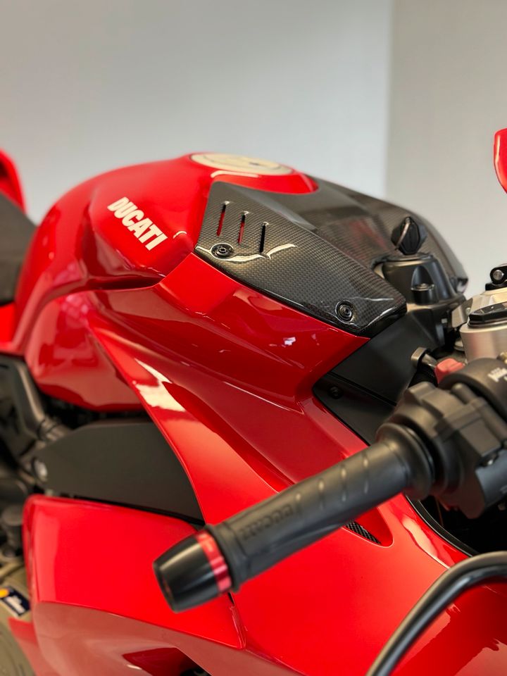 Ducati Panigale V4 *wenig KM* Finanzierung möglich in Kraichtal