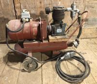 Druckluftkompressor DDR 1kW 8qm/h 10bar + AT-Kompressor Sachsen - Lichtenau Vorschau