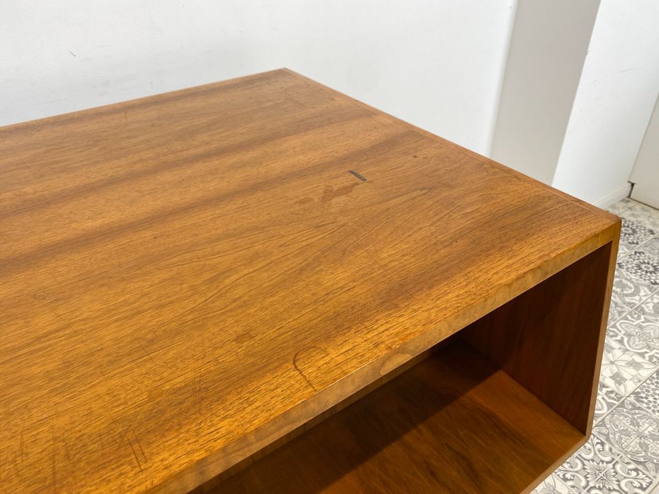 WMK Besonders schöner & gut erhaltener großer Mid-Century Schreibtisch , freistehend, mit Schubladen, Ausziehplatte & formschönen Holzgriffen # Arbeitstisch Desk Sekretär Bürotisch Vintage 50er 60er in Berlin