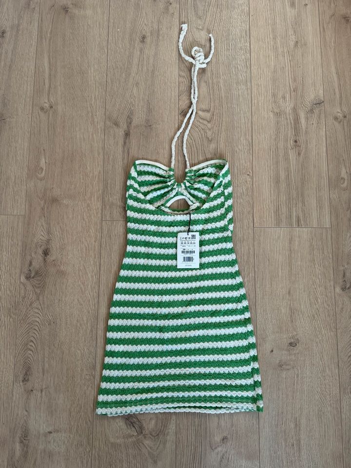 Weiß Grün gestreiftes Sommerkleid Strandkleid von Pull&Bear in Fürstenzell