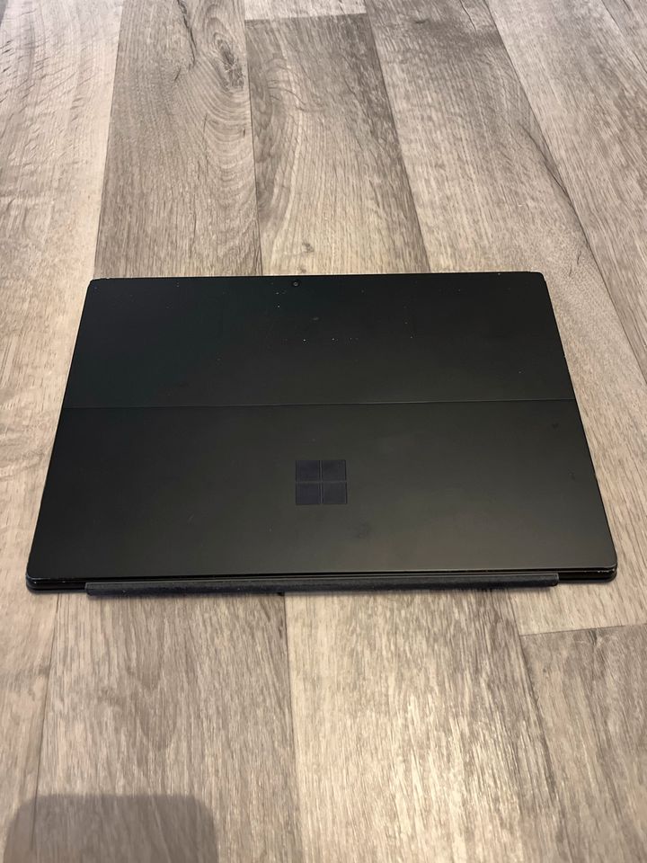 Microsoft Surface Pro 7 + Surface Dock + kompatibler Stylus in Dautphetal