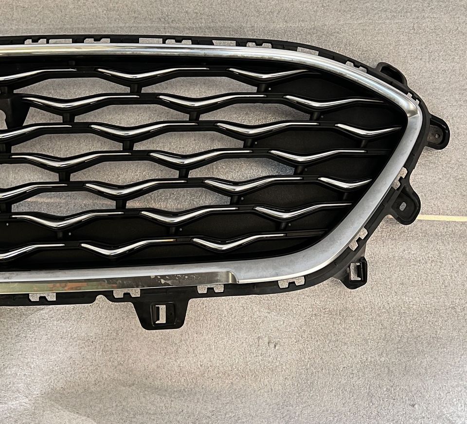 FORD KUGA 3 Grill Kühlergrill Frontgrill LV4B-8200-VDW / ab 2020 in Düsseldorf