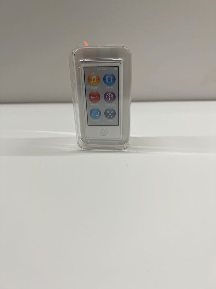 Apple iPod Nano 7th Generation White/Silber 16gb NEU & OVP in Hof (Saale)