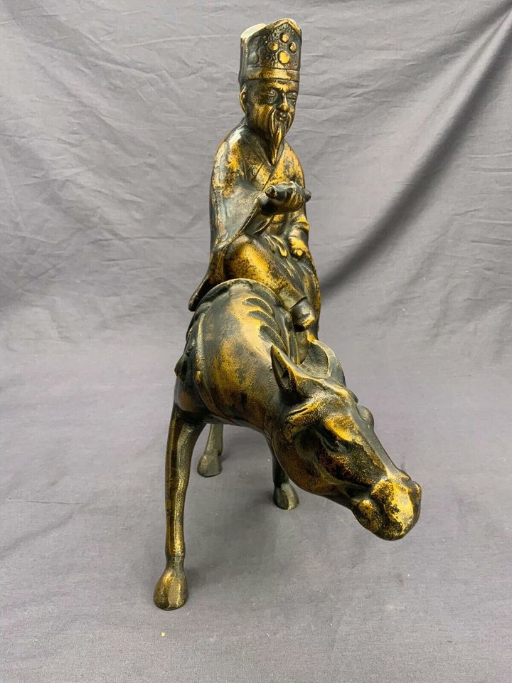 CHINA SKULPTUR GELEHRTER AUF PFERD FIGUR AUS METALL EISEN BRONZE PATINIERT 34cm - Versand kostenlos - Wir sind für Sie da lokal in 86830 Schwabmünchen oder online ARTHOME24 in Schwabmünchen