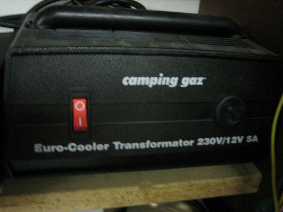 Campinggaz Netzadapter 230V/12V mit 5 Ampere Leistung in Saal