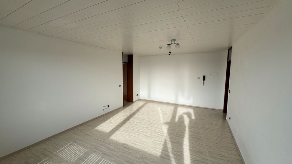 Helle 2-Zimmer Wohnung mit großem Balkon in Böblingen in Böblingen