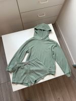 H&M Set Gr. 134 Shorts & Hoodie Rippchen Strick grün Niedersachsen - Meppen Vorschau