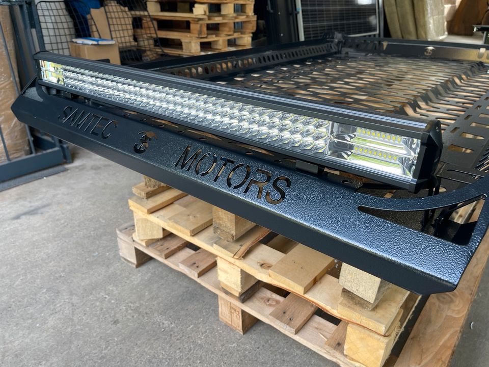 Sportliches Dachkorb schwarz + LIGHT BAR 34“  166x98x10cm in Remscheid