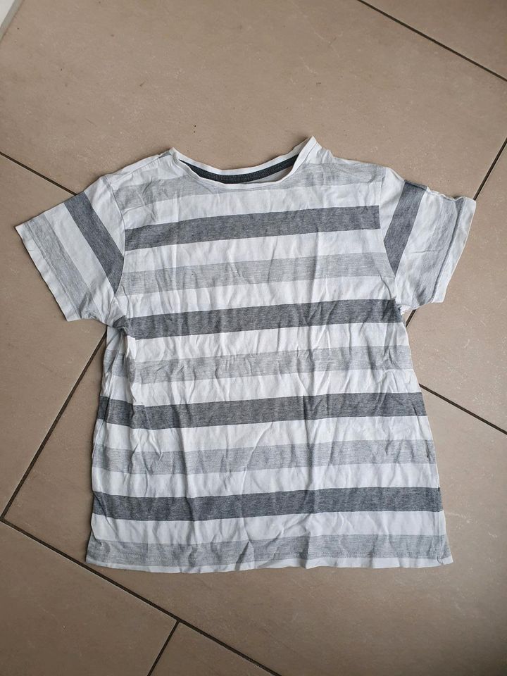 T-Shirt Shirt weiß grau 152 in Osnabrück