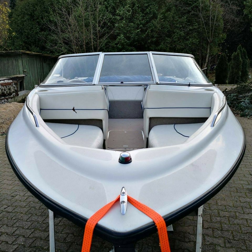 Bayliner 195 Bowrider Motorboot mit Trailer Brenderup Sundeck in Goldbach