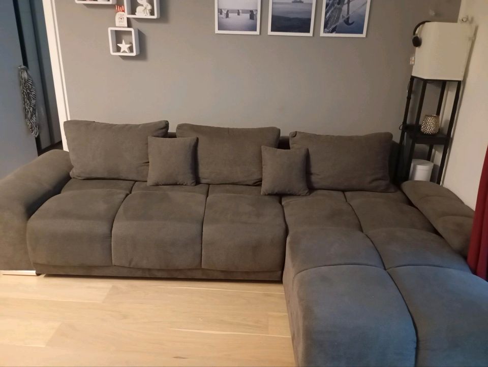 Sofa L Form mit Bettkasten und Schlaffunktion graubraun in Kirchheim unter Teck