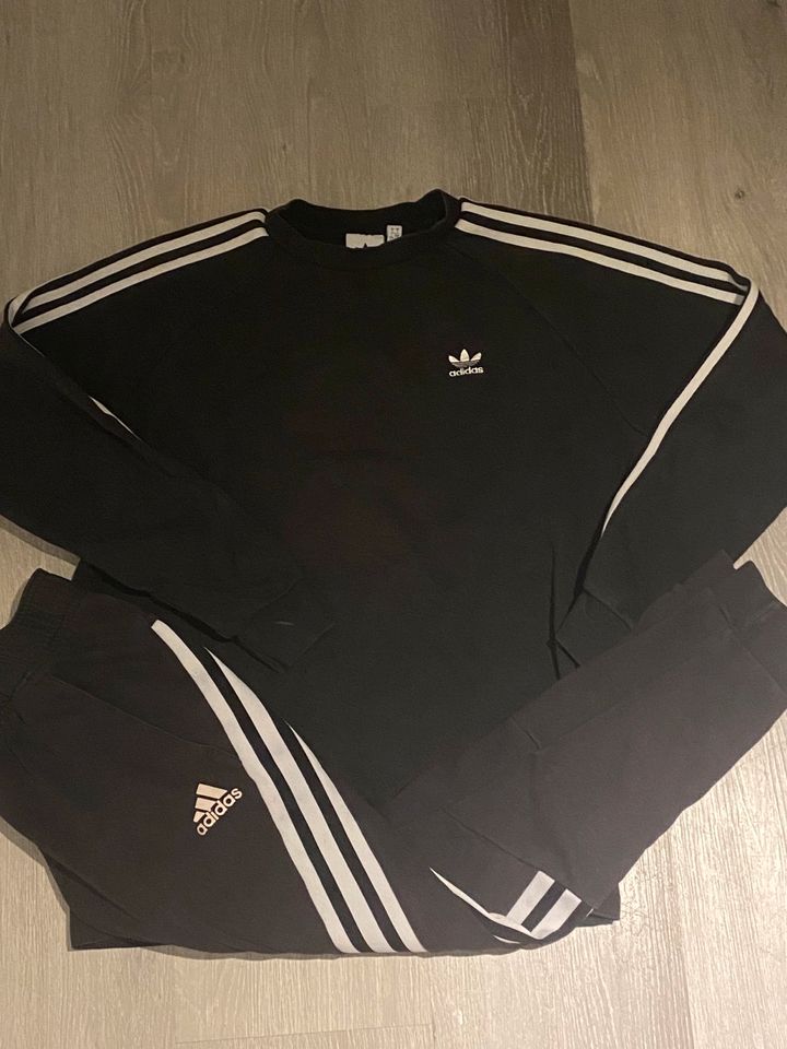 Adidas Tracksuit/trainingsanzug in Burbach