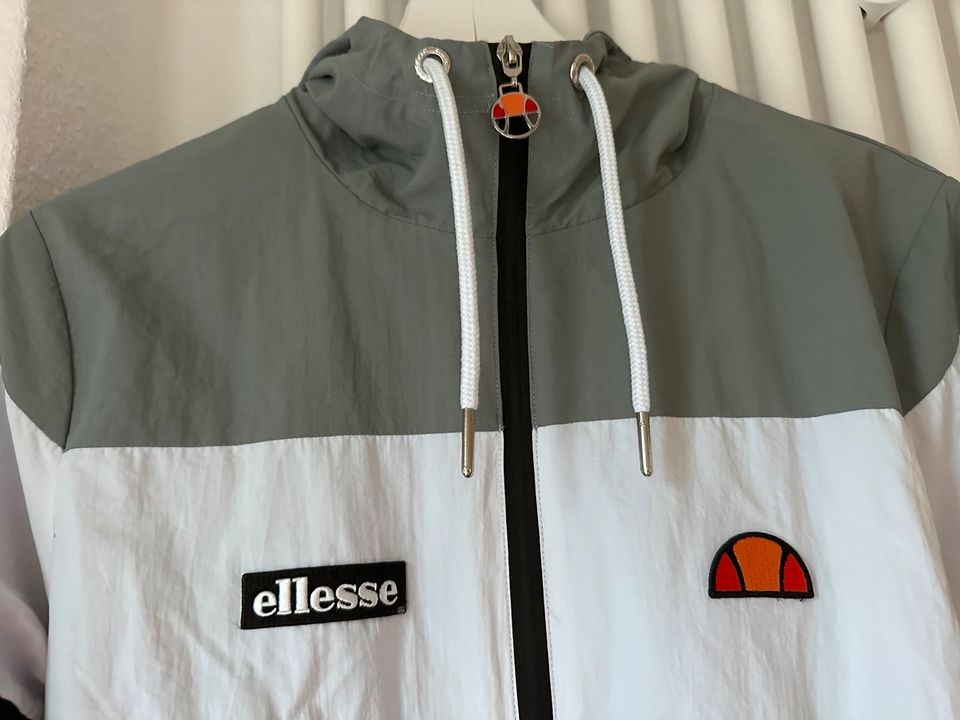 ELLESSE Trainingsjacke Gr. S, top, wie neu! in Datteln