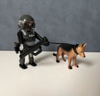 Playmobil 5369 Polizist SEK mit Hund und Rammbock Sachsen - Weißenborn Erzgebirge Vorschau