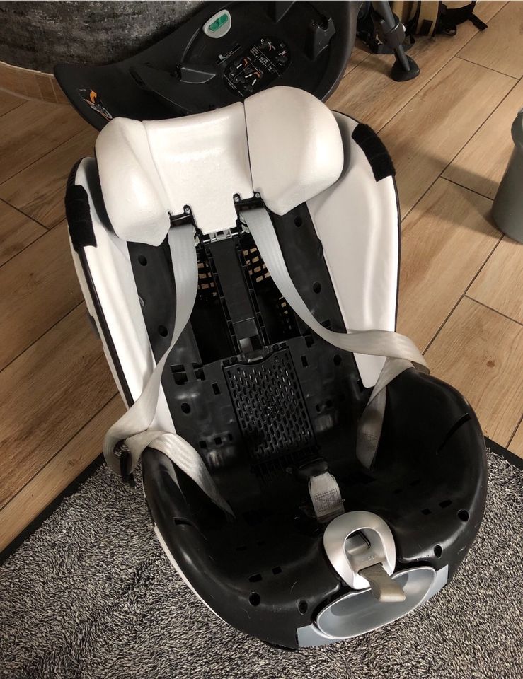 Cybex Base + Cybex Sirona Z i - size Kindersitz Autositz in Sülzetal