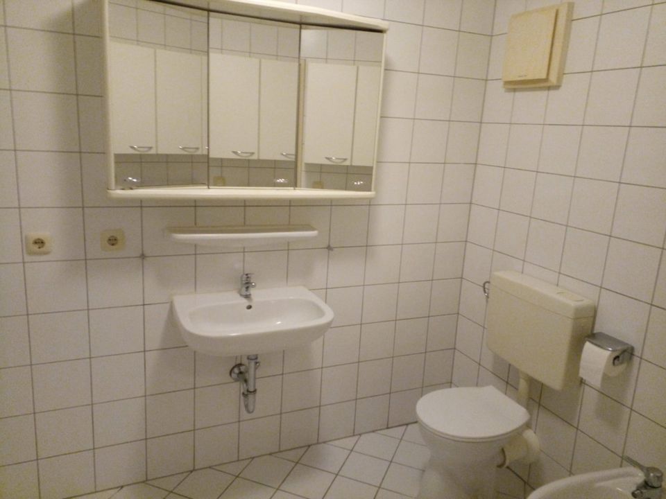 Heeßen 65qm Souterrain 2 Zi. Küche,Bad,Bidet m.Badm.Einbküche in Heeßen