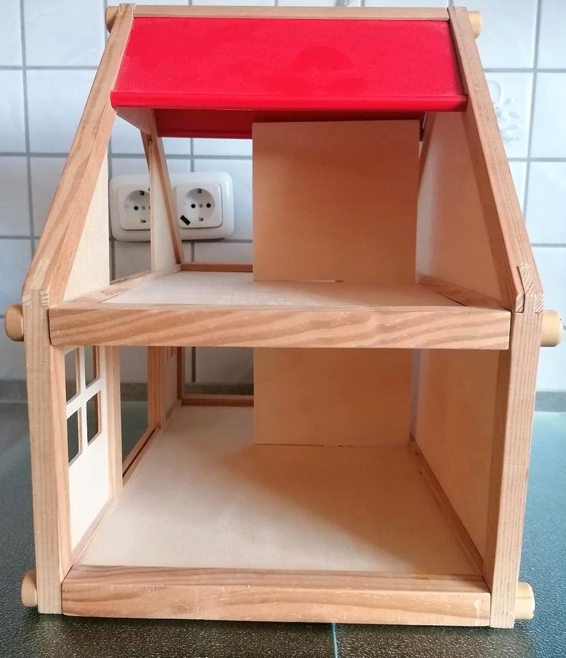 Puppenhaus aus Holz in Lehre