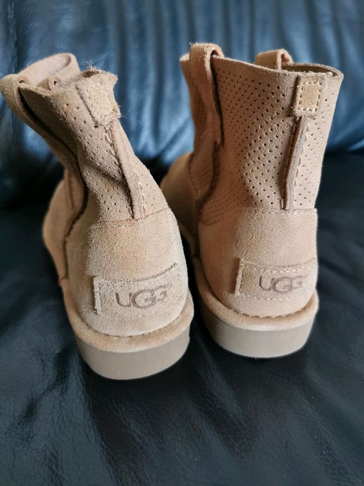 Neu - Ugg Classic Unlined Mini Perf Damen Boots Stiefel. Gr. 36 in Frankfurt am Main