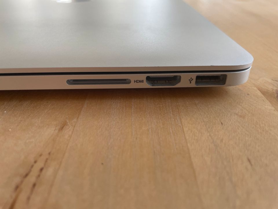 MacBook Pro 2015 13“ 8GB RAM 256GB SSD Intel Core i5 OVP in Berlin