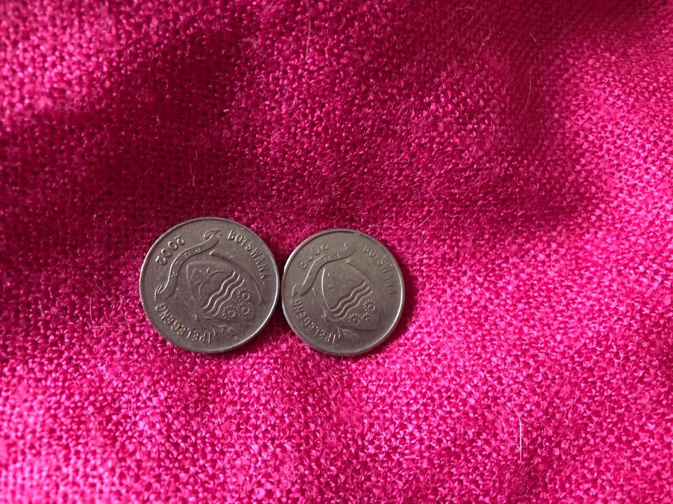 2 Münzen aus Botswana in Wuppertal