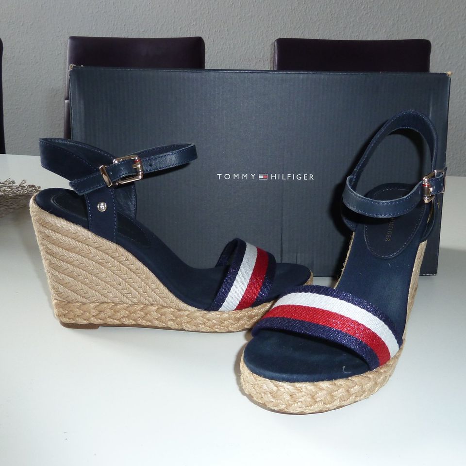 NEU Tommy Hilfiger Sandalen Wedges Gr.39  32€ in Moers