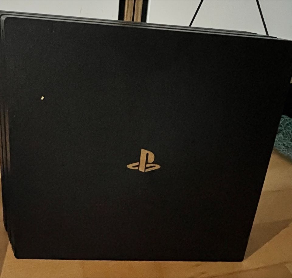 PS4 Pro 1TB (4K HDR) mit 1 Controller, Kühlanlage in Augsburg