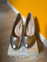 Clarks silberne Pumps Größe 42 Nordrhein-Westfalen - Gütersloh Vorschau